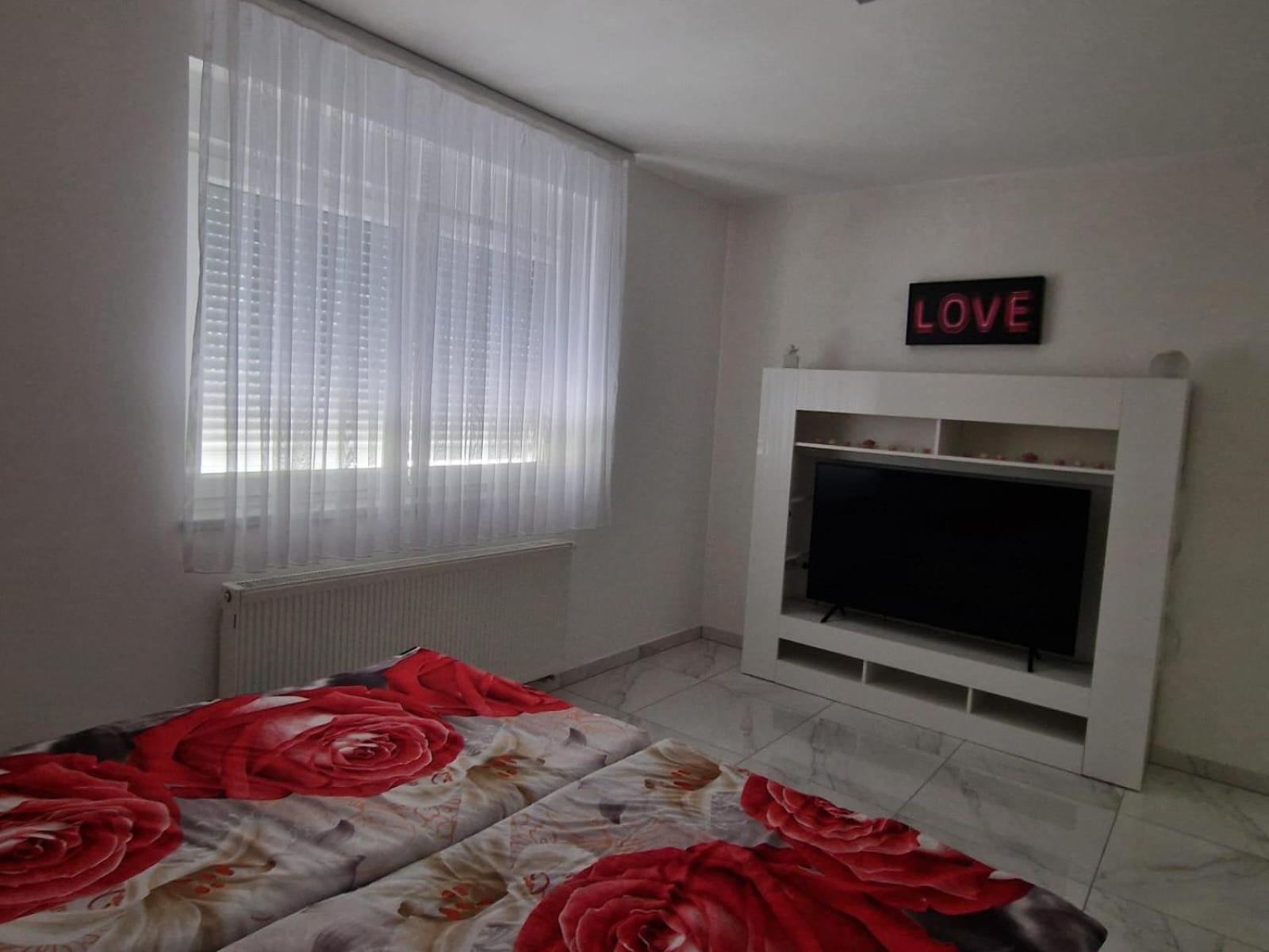 Ema Villa *