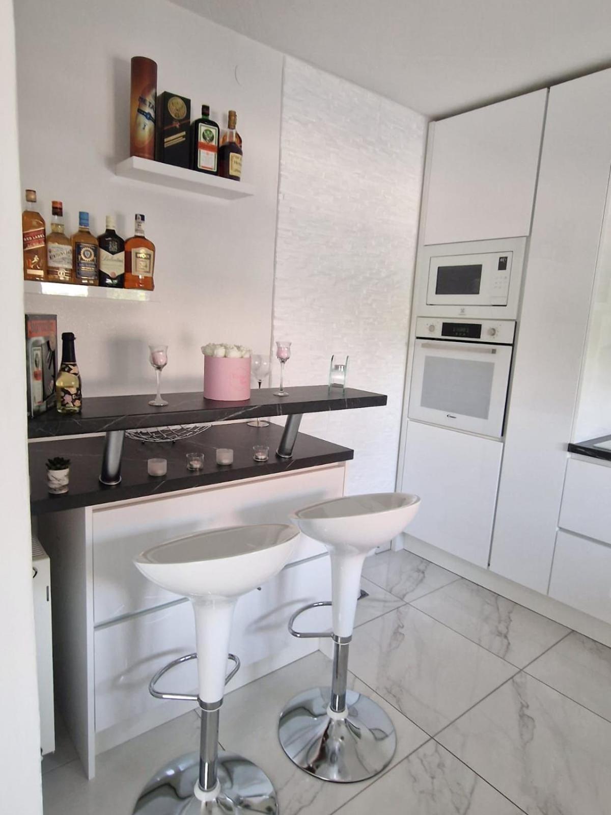 Ema Villa